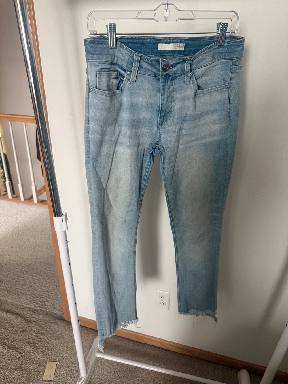 Daytrip Light Blue Cropped Frayed-Hem Jeans